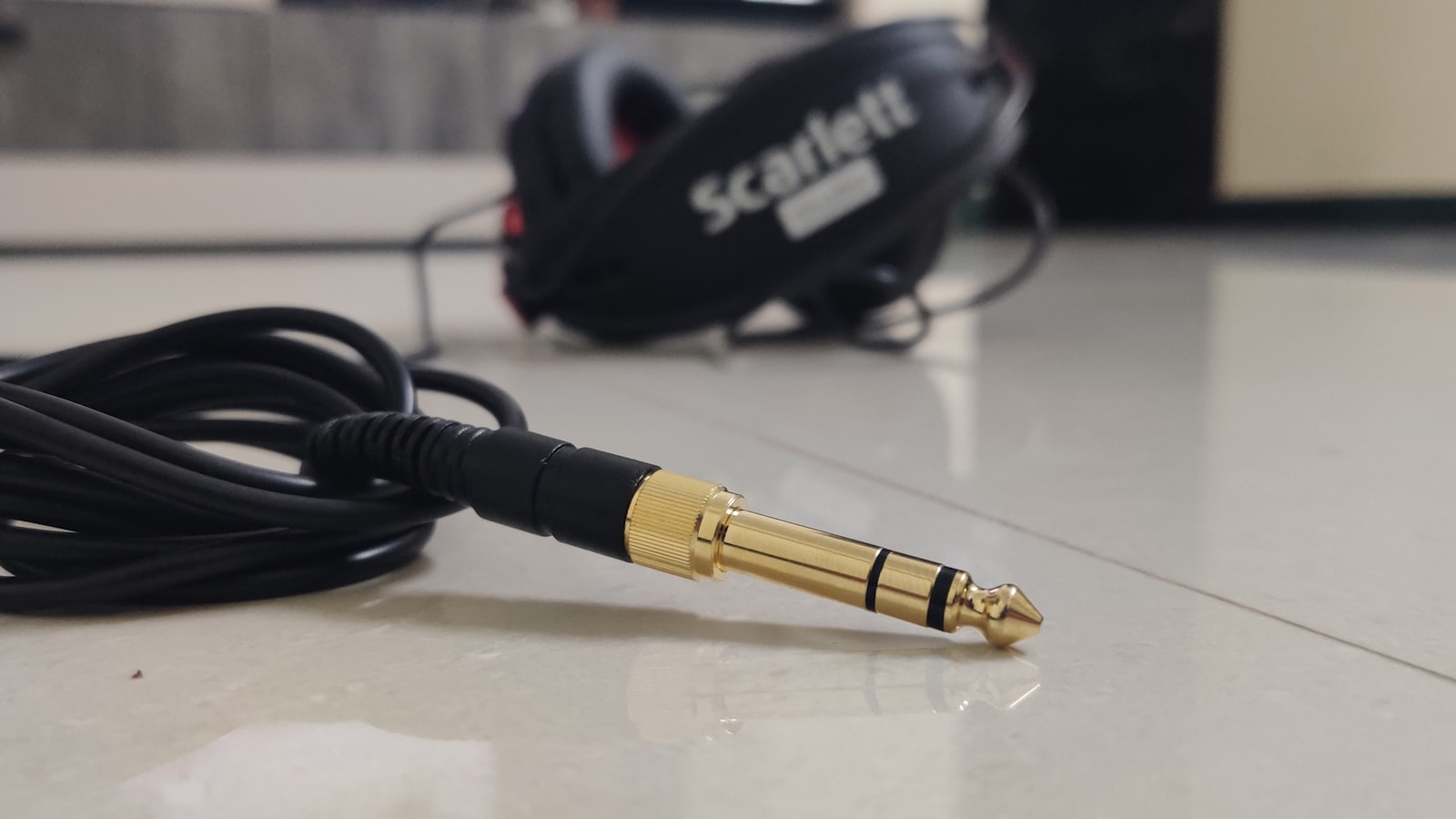 detachable headphone cable 3.5 mm jack connector close-up