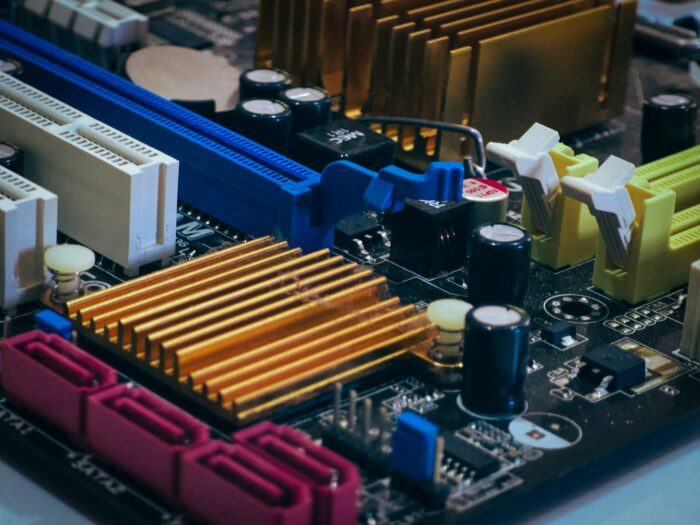 SATA vs M.2 NVMe – czym różnią się dyski SSD?