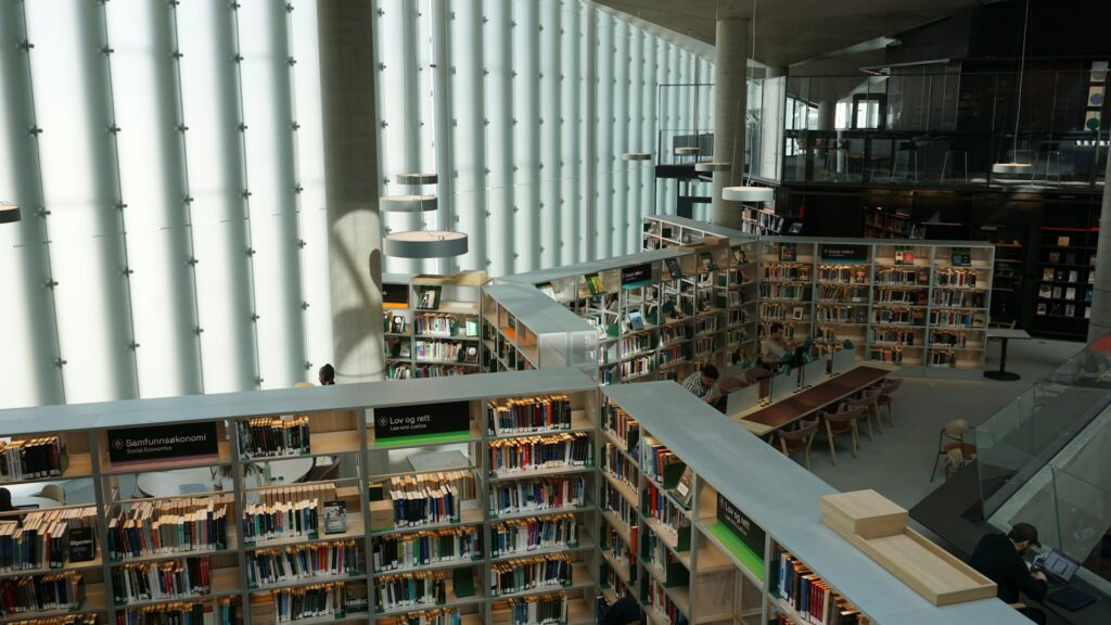 Norwegia stworzyła państwowy model AI i płaci autorom — jak Biblioteka Narodowa buduje etyczną AI
