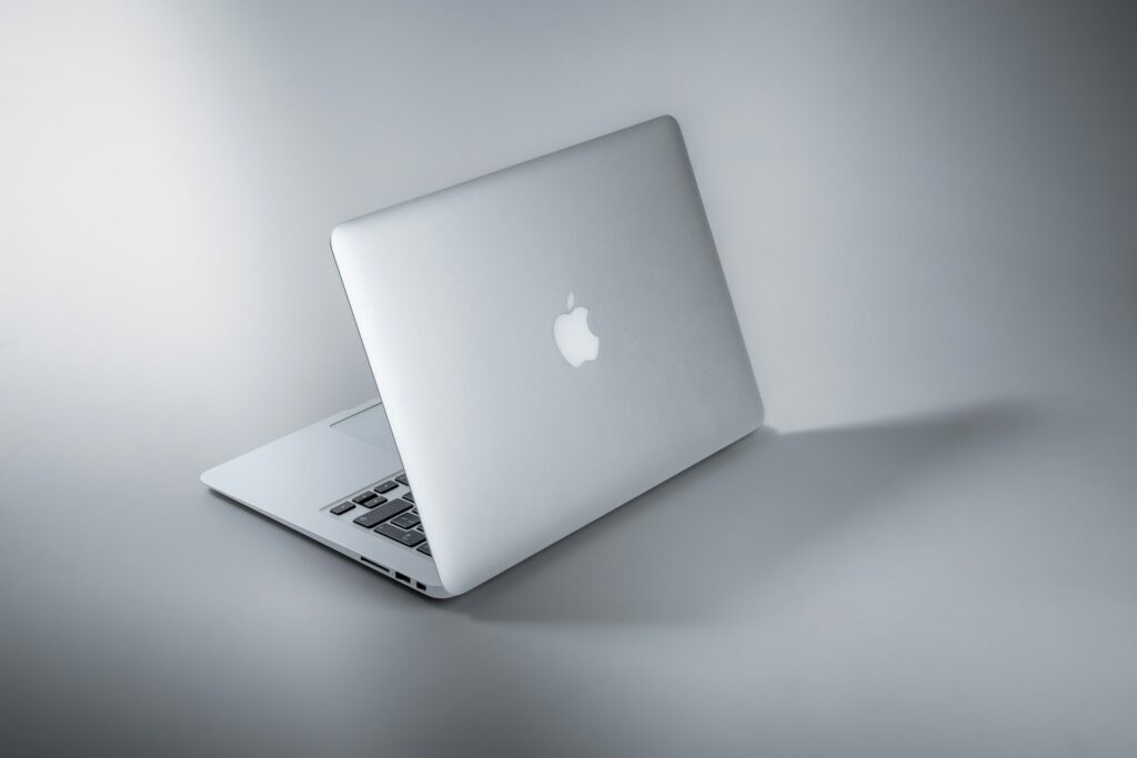 Panasonic wprowadza do Europy laptop z okrągłym gładzikiem. Waży 1,039 kg