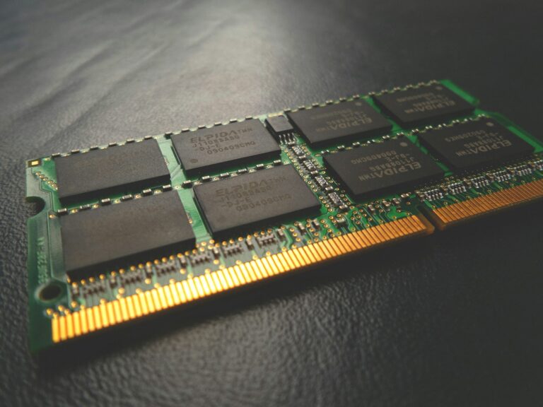 Windows 11 do 20 proc. szybciej — Microsoft optymalizuje pamięć na laptopach z 8 GB RAM